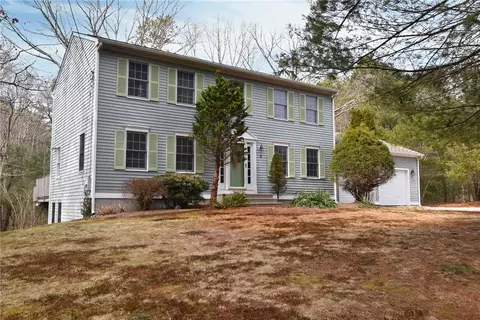 9 Beverly Ann Dr, Hope Valley, RI 02832