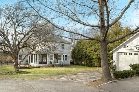 9 Waterway Ct, Barrington, RI 02806