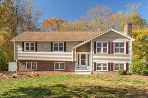 134 Olney Arnold Rd, Cranston, RI 02921