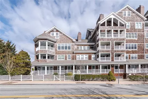 53 Conanicus Ave #2G, Jamestown, RI 02835