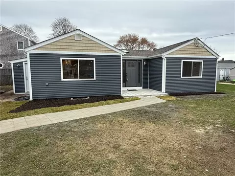 113 Cedar Ave, Portsmouth, RI 02871