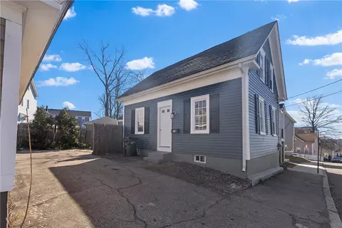 125 Grand View St, Providence, RI 02906