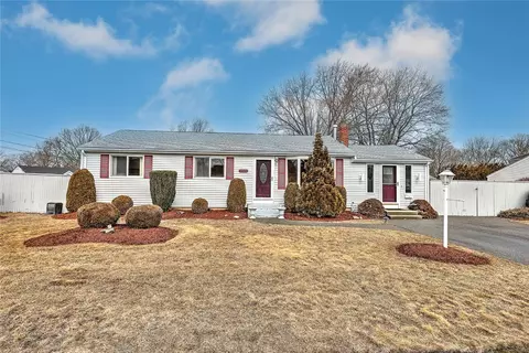 205 Smith St, Warwick, RI 02886