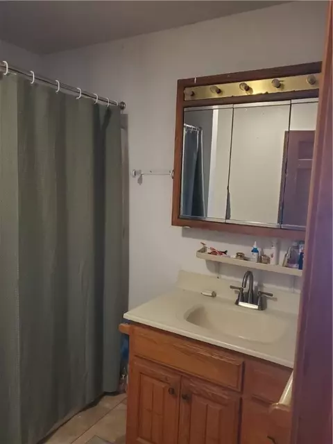 Bath - 315 Burnside Ave, Woonsocket, RI 02895 photo 1 of 1