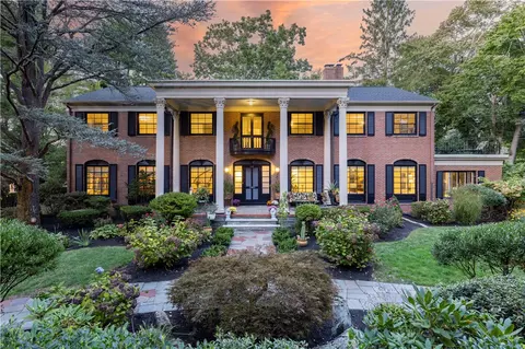 112 Tupelo Hill Dr, Cranston, RI 02920
