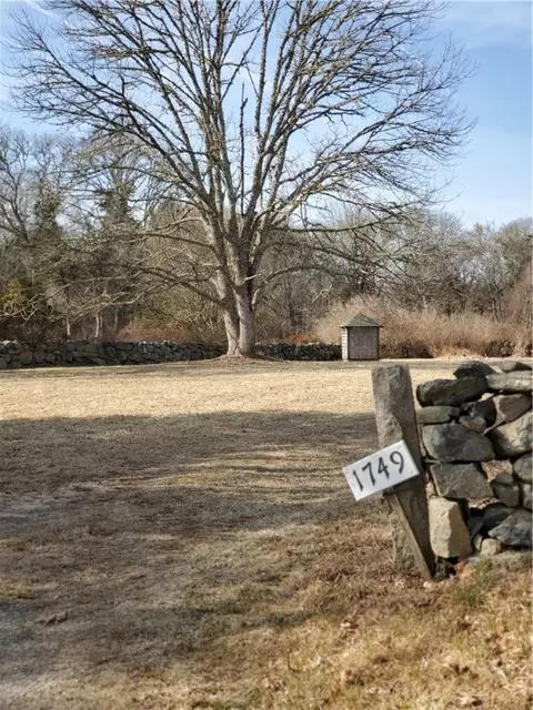 1749 Main Rd, Westport, MA 02790