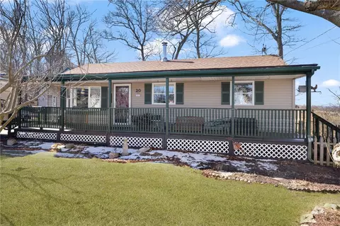 20 Frank Dr, Tiverton, RI 02878