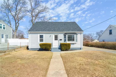 9 Columbia Ave, Coventry, RI 02816