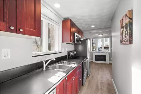 40 Harris Ave, Cranston, RI 02920