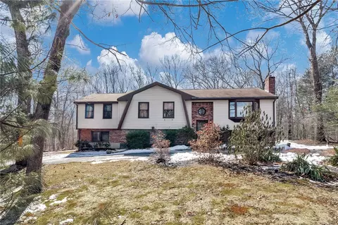 105 Kempton Rd, Millville, MA 01529