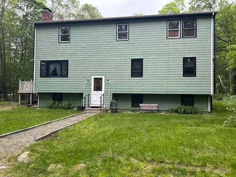 425 Stone Barn Rd, Pascoag, RI 02859