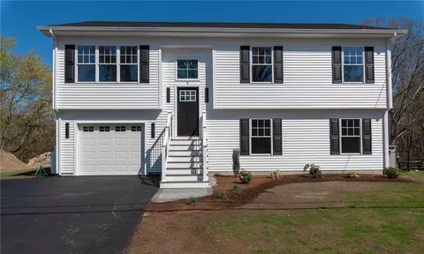 9 Ludlow St, Johnston, RI 02919