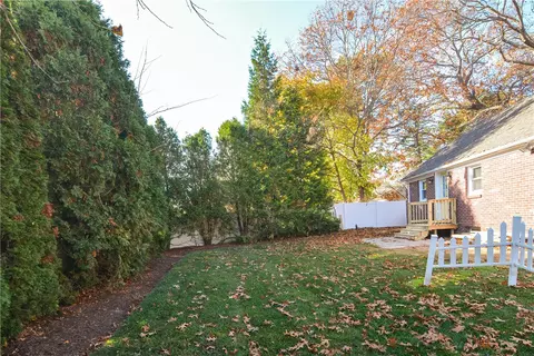 Exterior - 2190 W Shore Rd, Warwick, RI 02889 photo 5 of 8