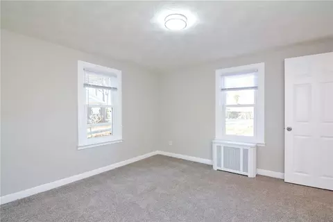 Bedroom - 2190 W Shore Rd, Warwick, RI 02889 photo 2 of 7