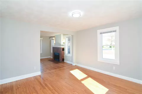 Living - 2190 W Shore Rd, Warwick, RI 02889 photo 5 of 9