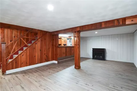 Living - 2190 W Shore Rd, Warwick, RI 02889 photo 8 of 9