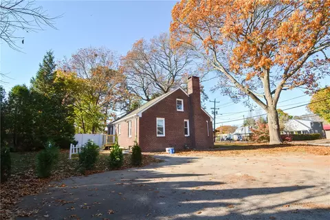 Exterior - 2190 W Shore Rd, Warwick, RI 02889 photo 4 of 8
