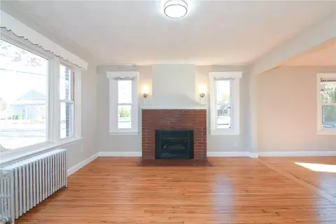 Living - 2190 W Shore Rd, Warwick, RI 02889 photo 2 of 9