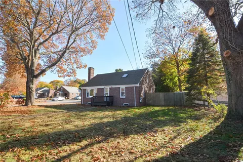 Exterior - 2190 W Shore Rd, Warwick, RI 02889 photo 3 of 8