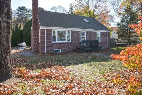 Exterior - 2190 W Shore Rd, Warwick, RI 02889 photo 2 of 8
