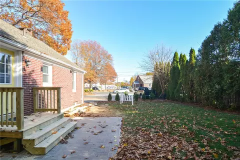 Exterior - 2190 W Shore Rd, Warwick, RI 02889 photo 6 of 8