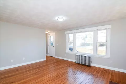 Living - 2190 W Shore Rd, Warwick, RI 02889 photo 4 of 9