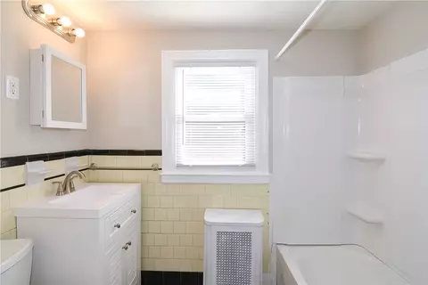 Bath - 2190 W Shore Rd, Warwick, RI 02889 photo 3 of 6