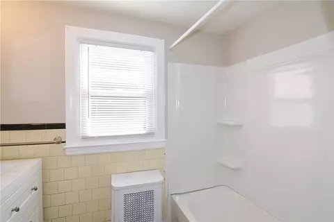 Bath - 2190 W Shore Rd, Warwick, RI 02889 photo 4 of 6
