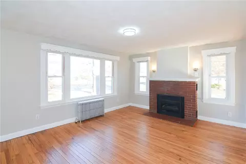 Living - 2190 W Shore Rd, Warwick, RI 02889 photo 3 of 9