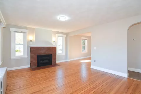 Living - 2190 W Shore Rd, Warwick, RI 02889 photo 1 of 9