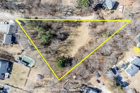 3 Kernan St, Coventry, RI 02816