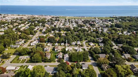 16 Coffey Ave, Narragansett, RI 02882
