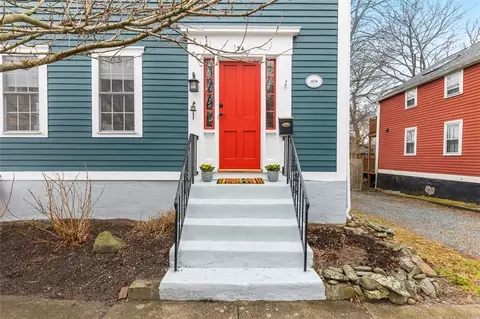 34 Wheaton St, Warren, RI 02885