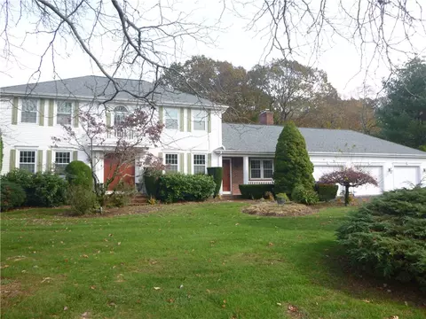 385 Olney Arnold Rd, Cranston, RI 02921