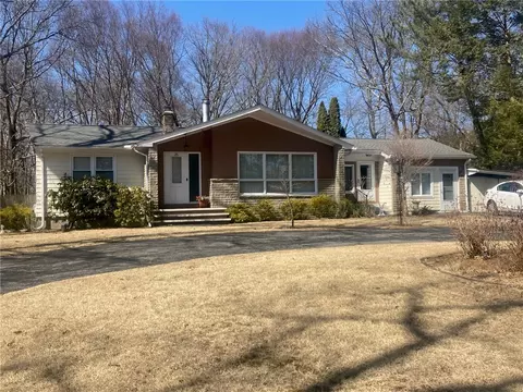 25 Oakridge Rd, Scituate, RI 02857