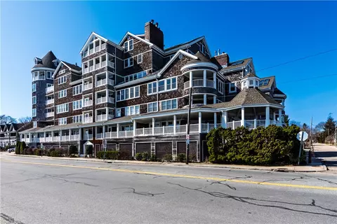 53 Conanicus Ave #1D, Jamestown, RI 02835
