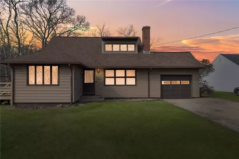 18 Edgewater Rd, South Kingstown, RI 02879