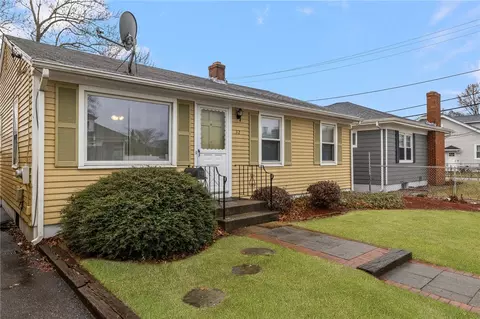 32 Clarner St, Pawtucket, RI 02861