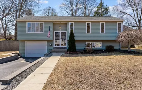10 Thornton Ave, Smithfield, RI 02917