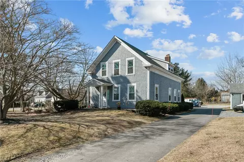 2014 Main Rd, Portsmouth, RI 02871