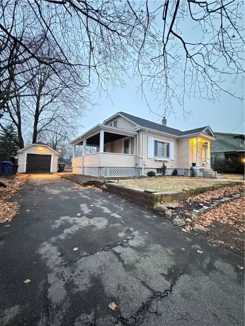 17 Willard St, Warwick, RI 02889 photo 3