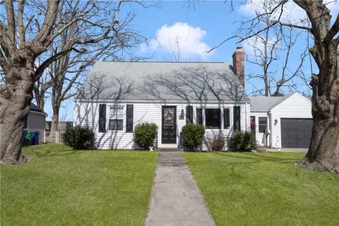 35 Vancouver Ave, Warwick, RI 02886