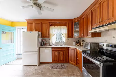 Kitchen - 14 Memory Ln, Westerly, RI 02891 photo 3 of 3