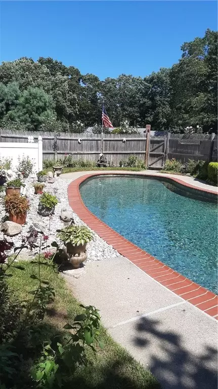 Exterior - 14 Memory Ln, Westerly, RI 02891 photo 7 of 11