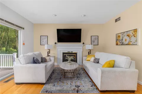 Living - 60 Arrowhead Way, Warwick, RI 02886 photo 3 of 4