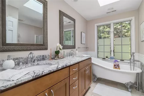 Bath - 60 Arrowhead Way, Warwick, RI 02886 photo 1 of 3