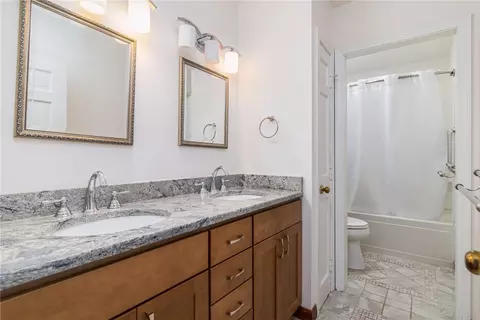 Bath - 60 Arrowhead Way, Warwick, RI 02886 photo 3 of 3
