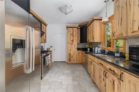 Kitchen - 60 Arrowhead Way, Warwick, RI 02886 photo 4 of 6