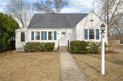 2 Thorpe St, Greenville, RI 02828