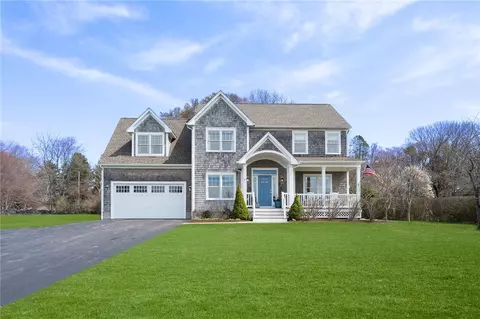 37 Island Dr, Middletown, RI 02842